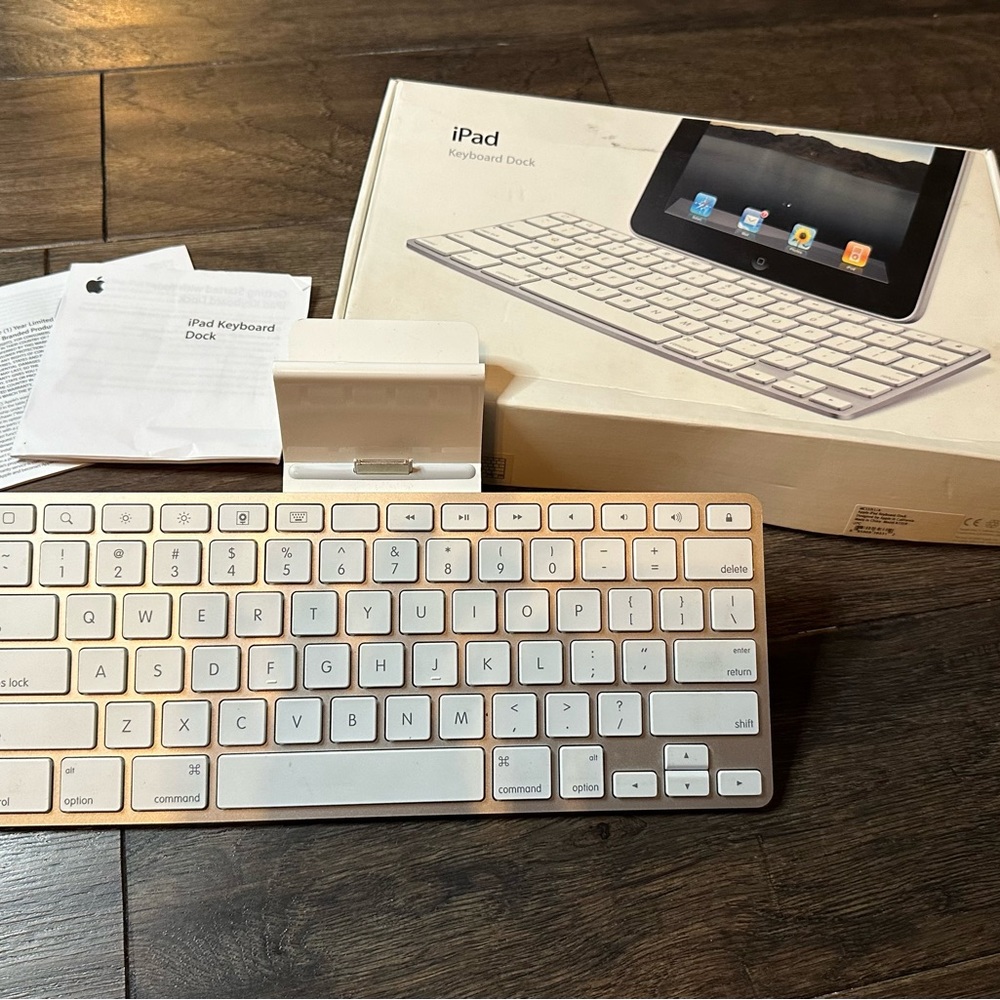 🚫SOLD iPad keyboard dock